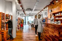 iO. iNDEPENDENT OPTICIANS Joren en Rudy Jackers