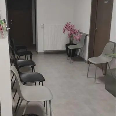 Dr Nabila Touil - Dentiste À Charleroi