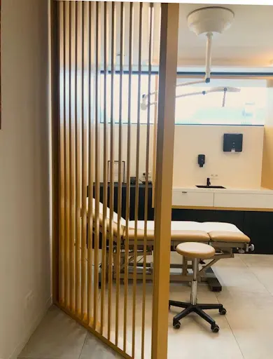 Dr Chinitor, Huisarts