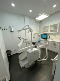 Dr Mouelhi Thamer - Dentiste À Schaerbeek