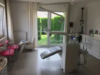 Dr Tandartspraktijk Sofie Van de Velde & Charlotte Vandroogenbroeck Bvba