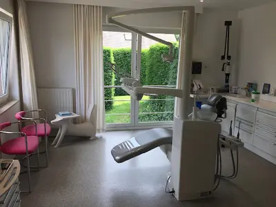 Dr Tandartspraktijk Sofie Van de Velde & Charlotte Vandroogenbroeck Bvba