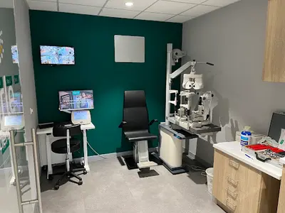 Opticien Pearle Opticiens Tielt - Carrefour (+contact lens center)