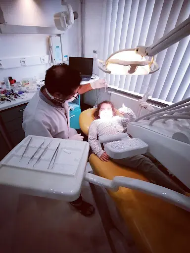Dr Dentiste/tandarts Abdulhaq Sidi Yacoub