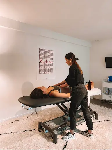 Larissa Maréchal: Kinésithérapie Postnatale, Périnéale et Drainage Lymphatique